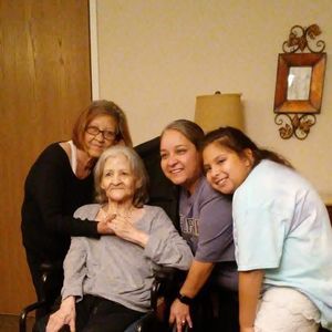 Meet your Posher, Laura